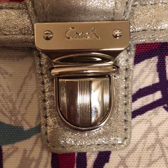 Coach Poppy Pop Mon Lyla Graffiti Crossbody - Picture 5 of 7